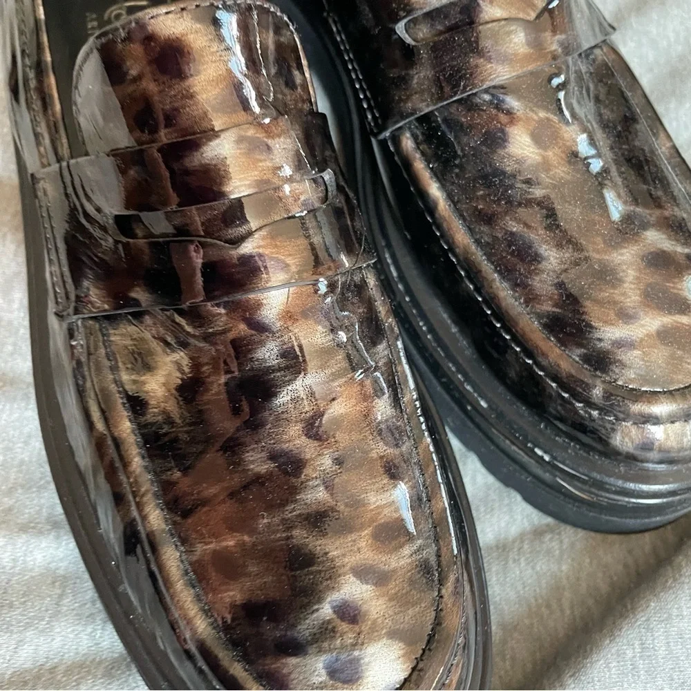 Homers Artisan patten leather loafer size 40